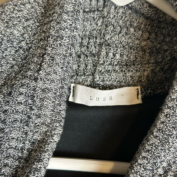 Lush medium turtle neck 15-p2p  41-1/2 length linied maxi slit on each side - Picture 8 of 11